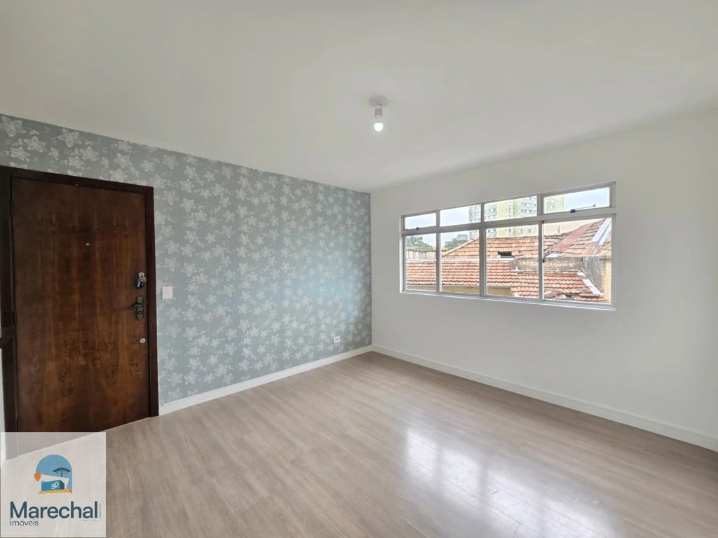 Квартира с 3 спальнями и ванной в спальне 64 м²