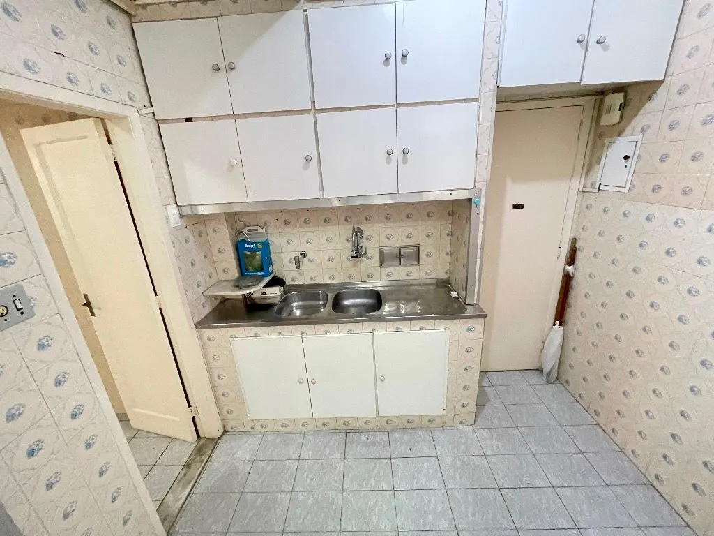 Wood or laminate floors in a 2-bedroom apartment, 75 m² — photo 23