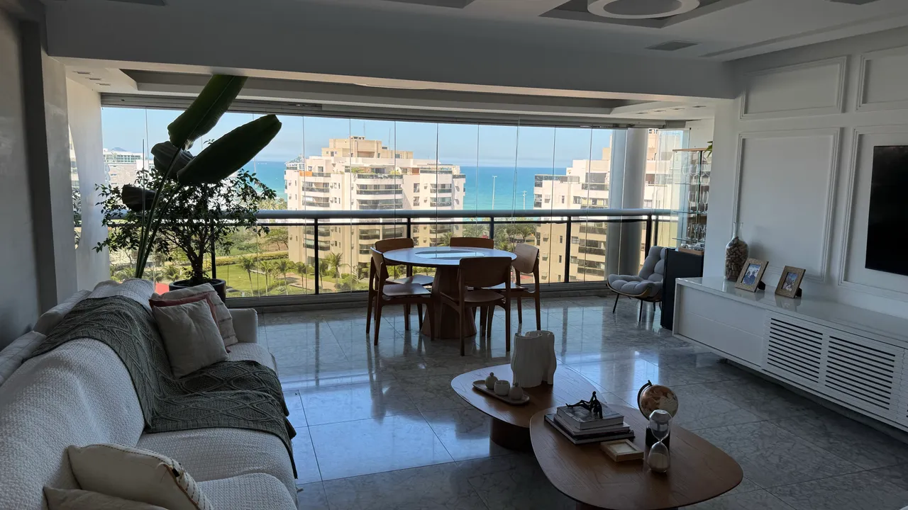 Apartamento mobiliado com 4 quartos e 5 banheiros