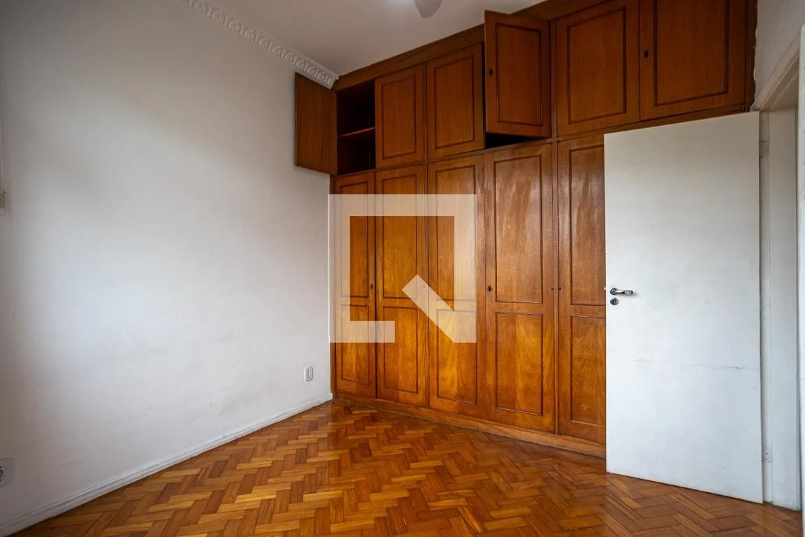 Wood or laminate floors in a 3-bedroom apartment, 85 m² — photo 17