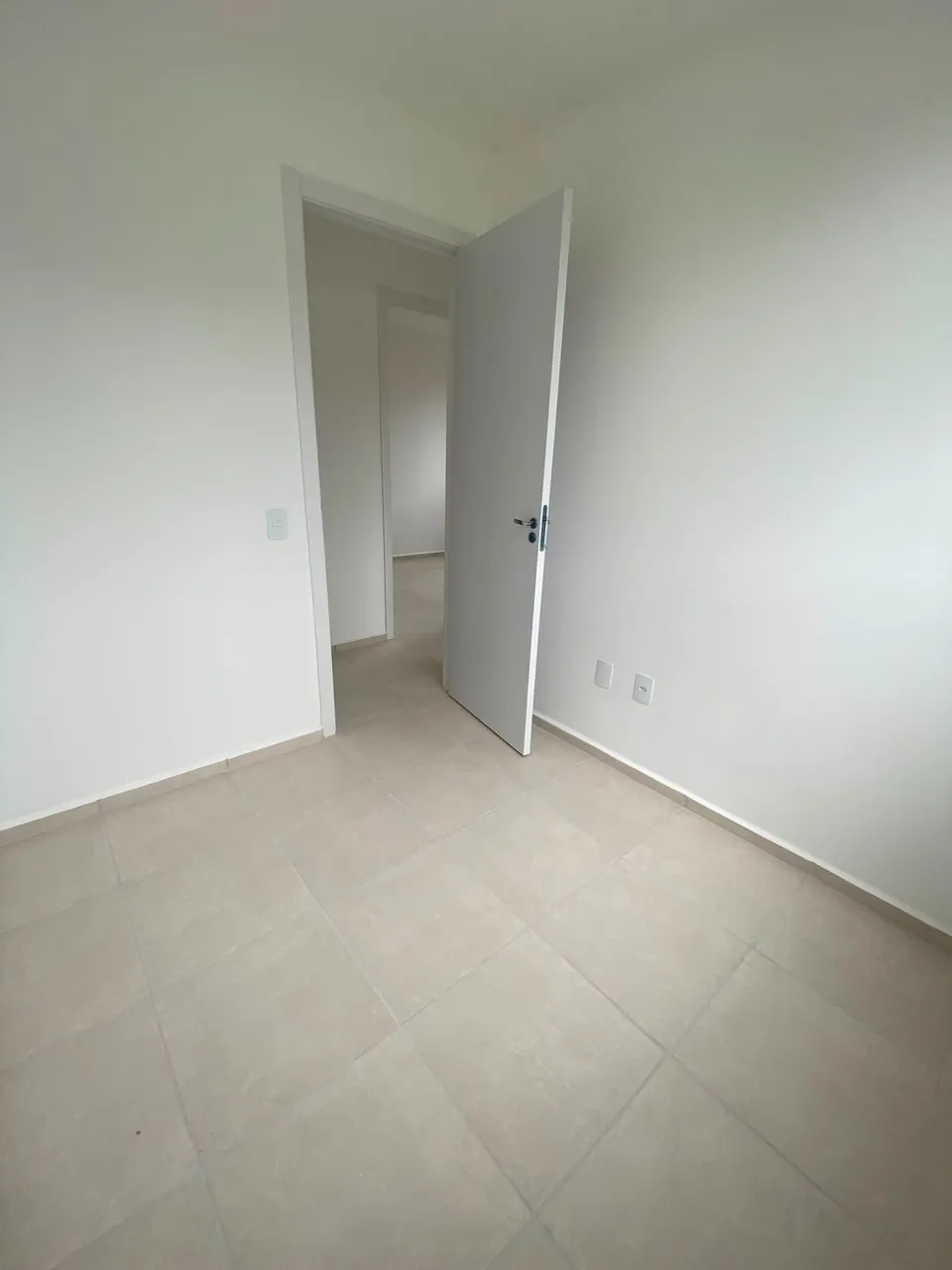 3-bedroom apartment with a closed kitchen and gas stove — photo 7