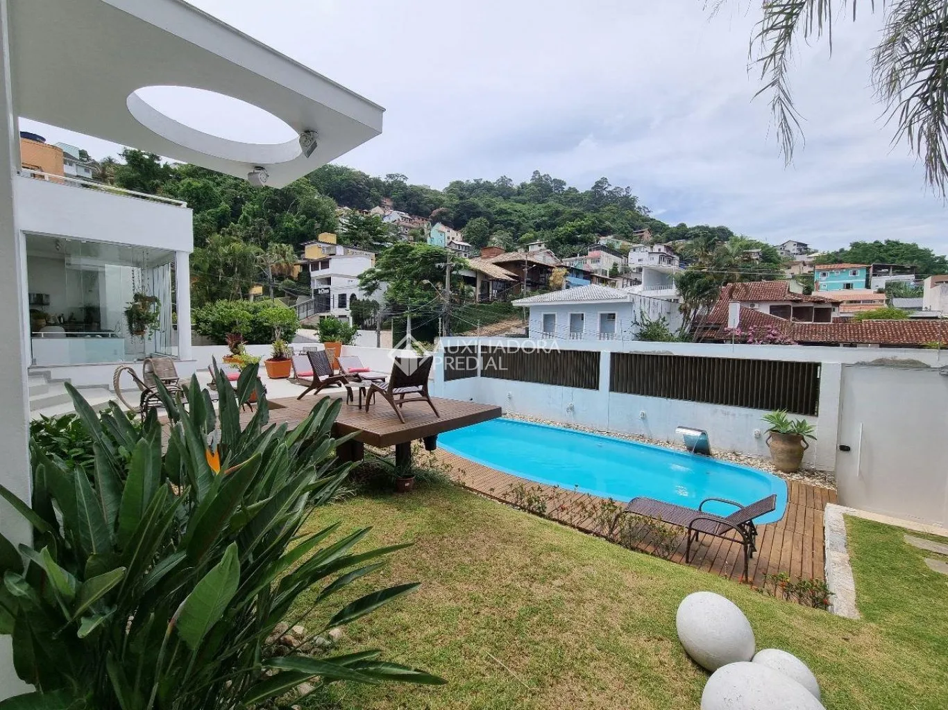 Suíte mobiliada de estúdio com 30 m², 1º andar e varanda