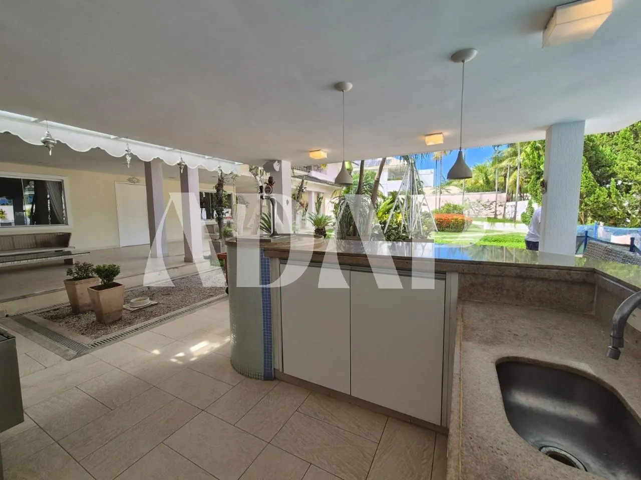 1253 m² house with 7 bedrooms and a private garden — photo 17