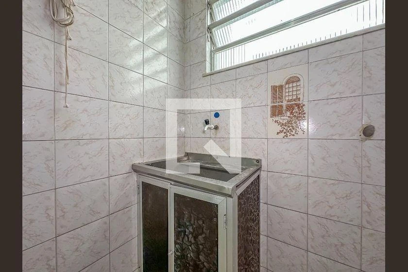 Квартира з 2 спальнями та дерев'яною підлогою або ламінатом — photo 36
