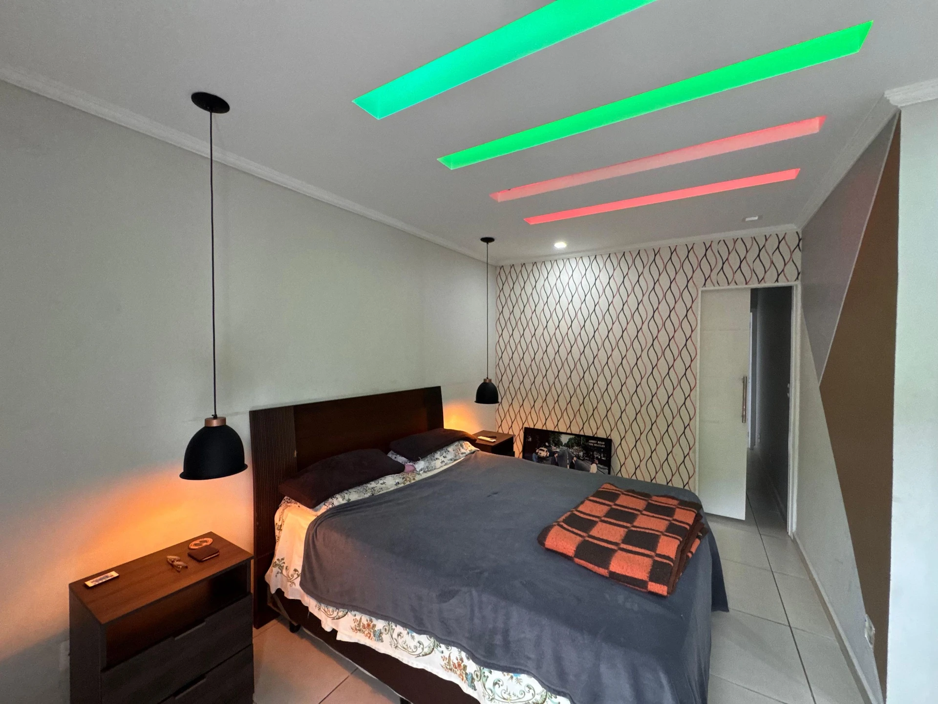 Furnished condo house with 3 bedrooms and laundry setup — photo 14