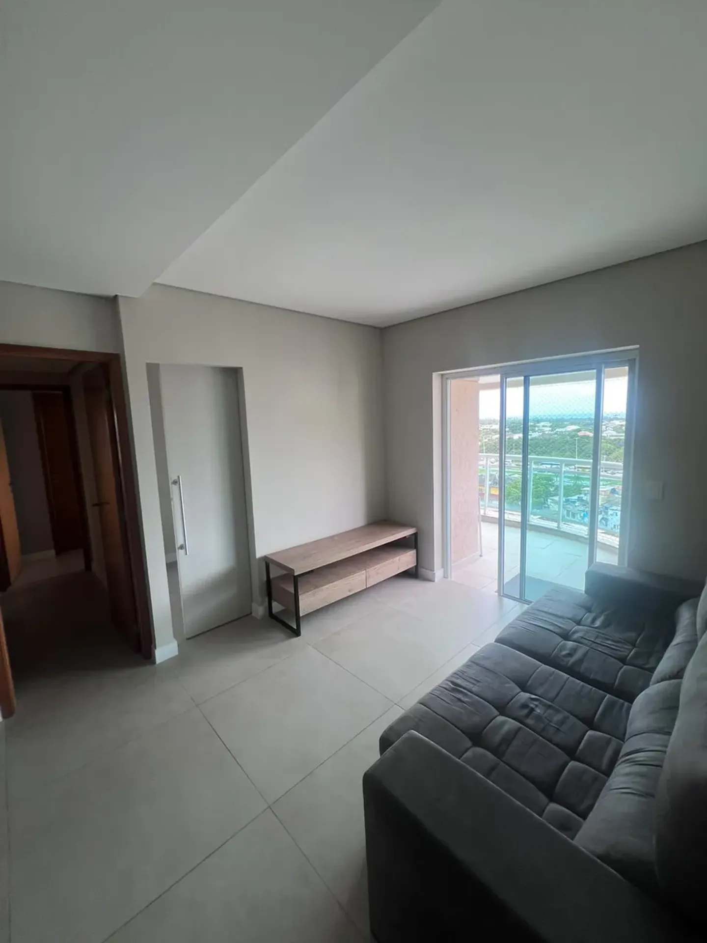 Apartment on the 10th floor with a grill on the balcony — photo 51