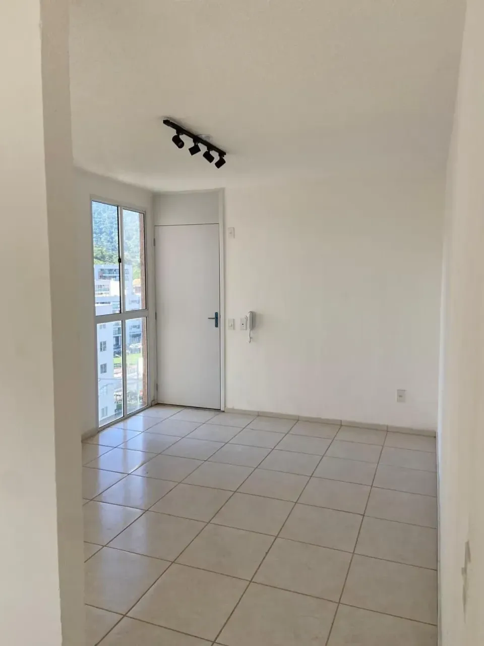 Unfurnished apartment with 2 bedrooms and 1 bathroom — photo 12