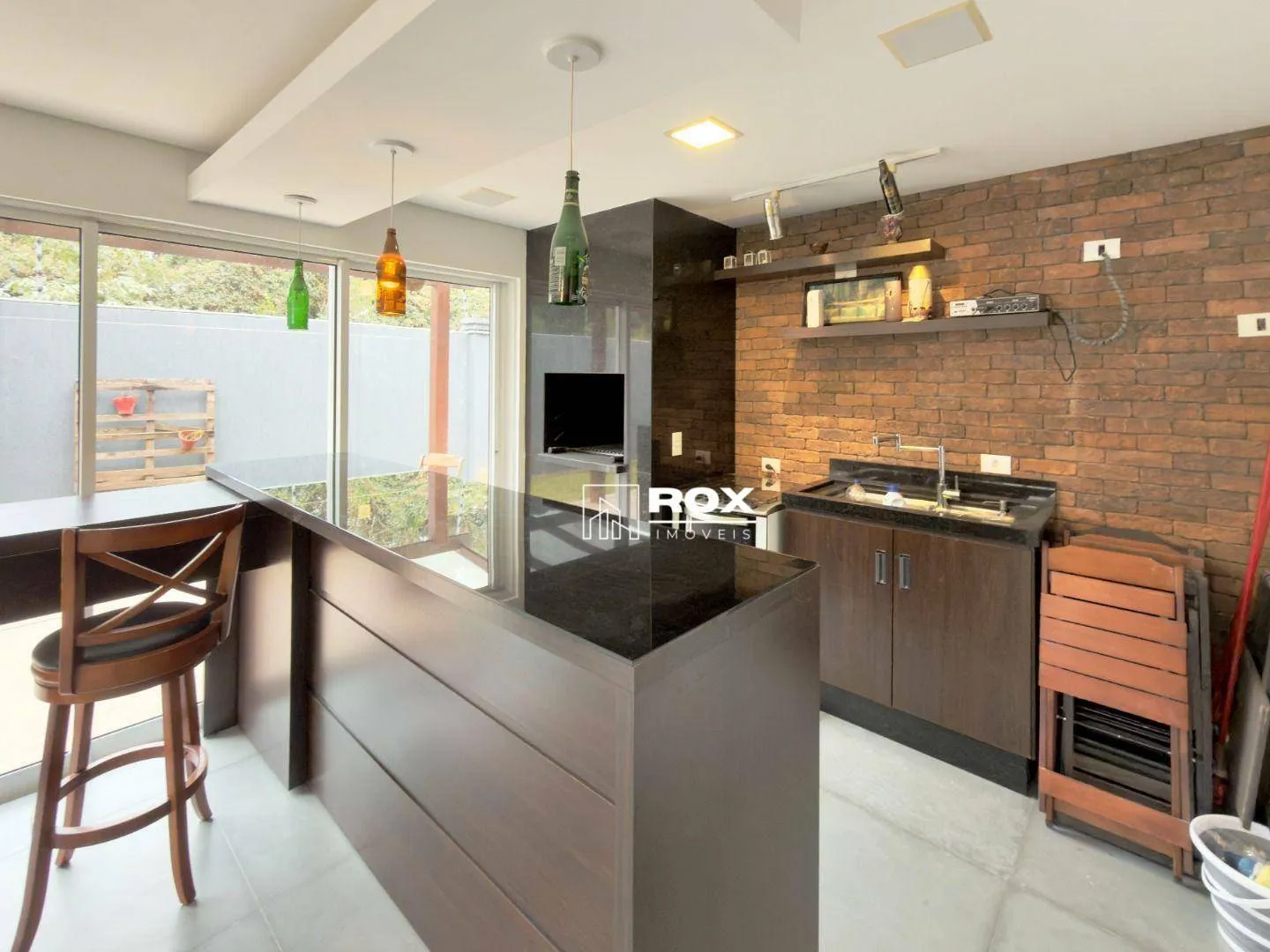 Furnished 322 m² house with 3 bedrooms and private garden — photo 17