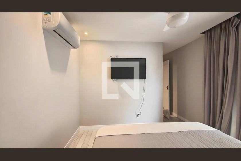 5-bedroom house with a bathtub in Rio de Janeiro — photo 14