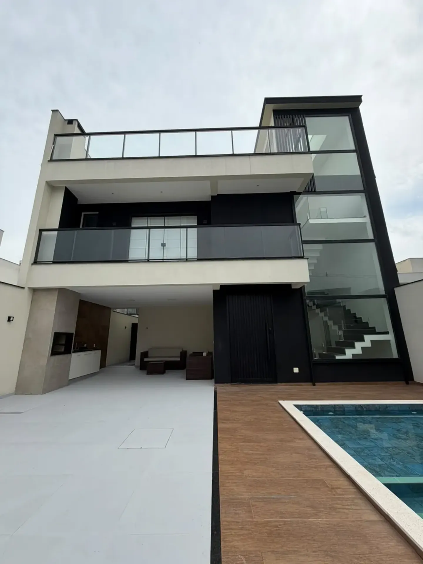 House, 370 m², with floor-to-ceiling windows — photo 6