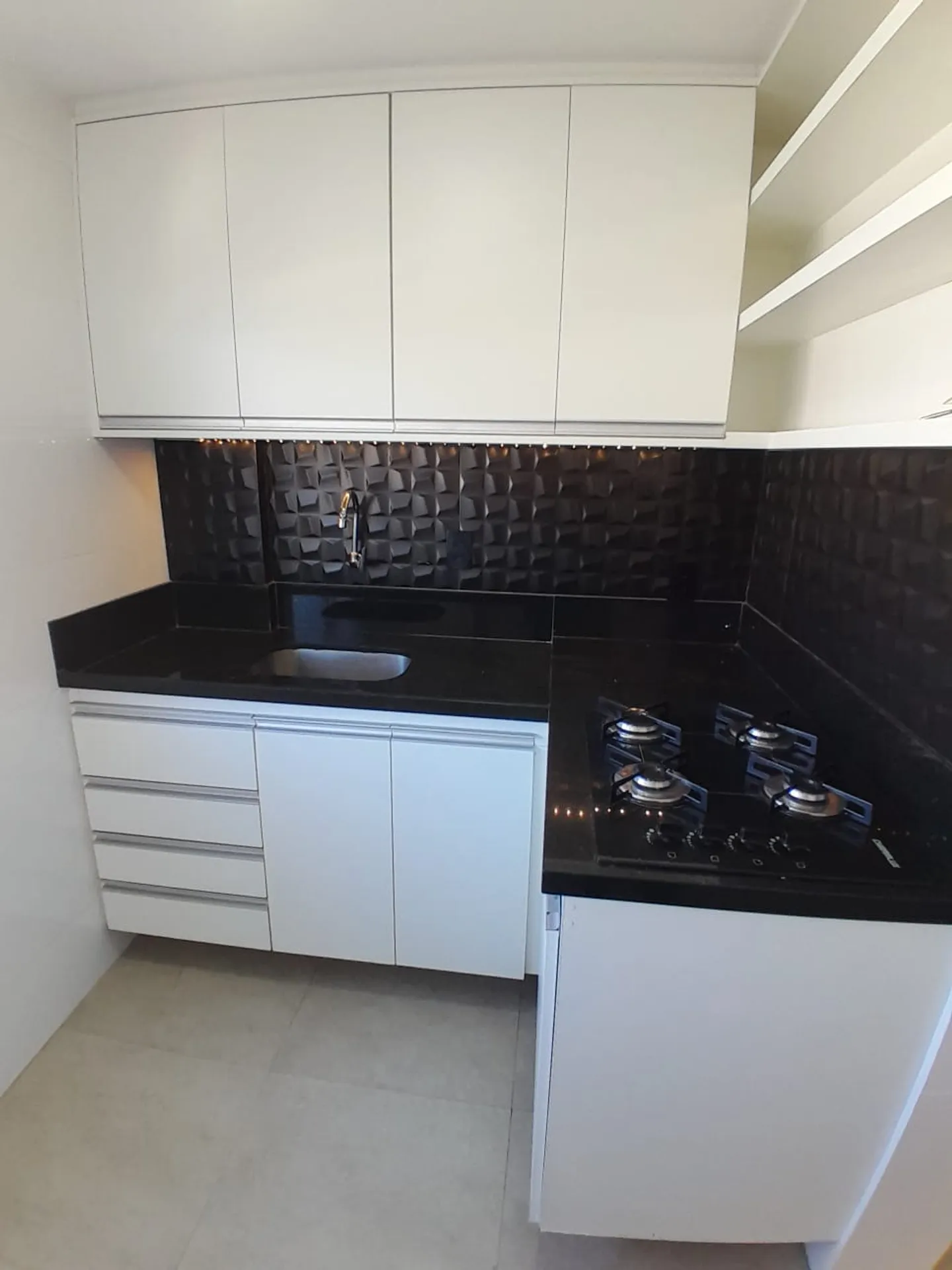 2-bedroom apartment with open-plan kitchen and balcony — photo 16