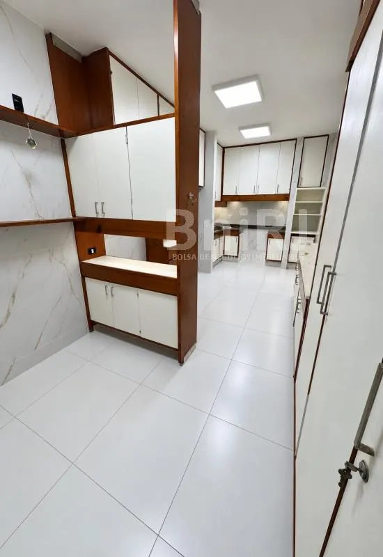 Home office in a 4-bedroom apartment, 280 m² — photo 2