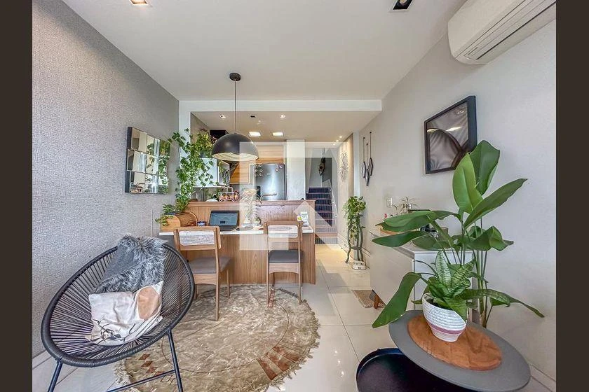 Furnished 2-bedroom apartment with a ready desk — photo 2