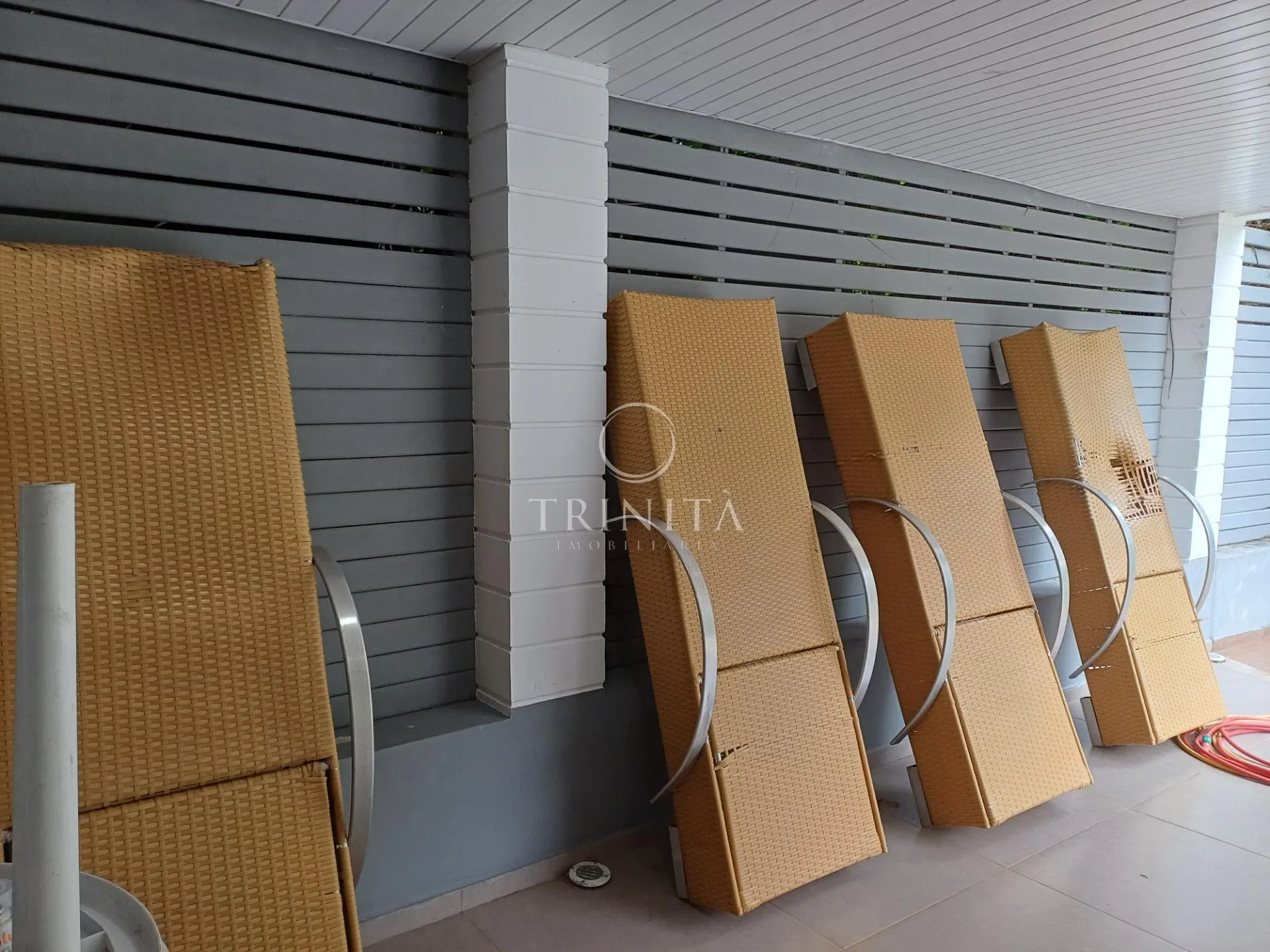 House, 490 m², with a grill on the balcony — photo 22