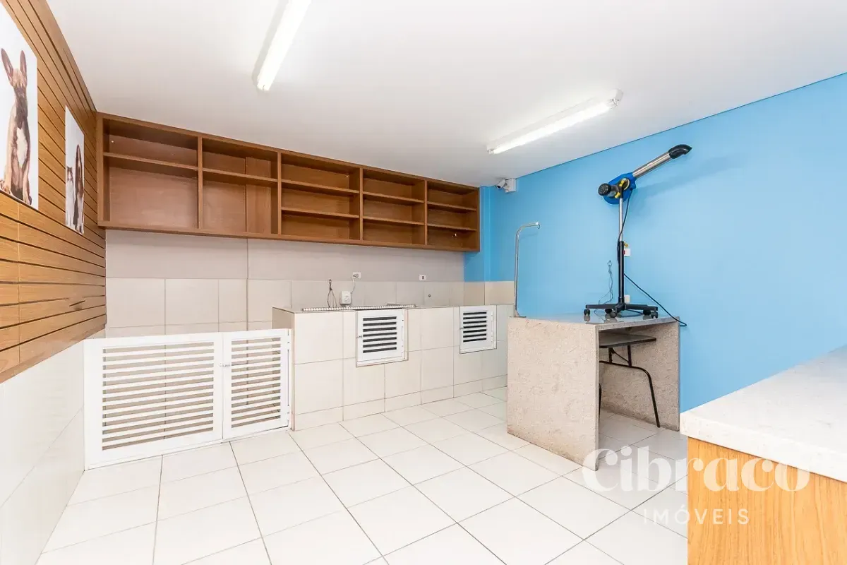Balcony with a grill in a 4-bedroom apartment, 131 m² — photo 63