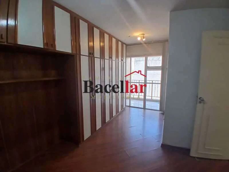 Top-floor apartment with 2 bedrooms and 2 baths, 122 m² — photo 13