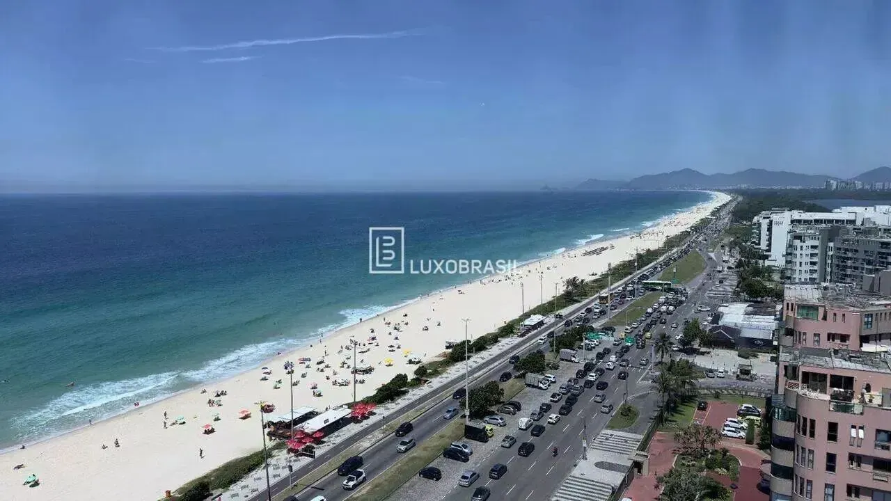 Furnished 3-bedroom apartment with 4 bathrooms and 330 m² — photo 16