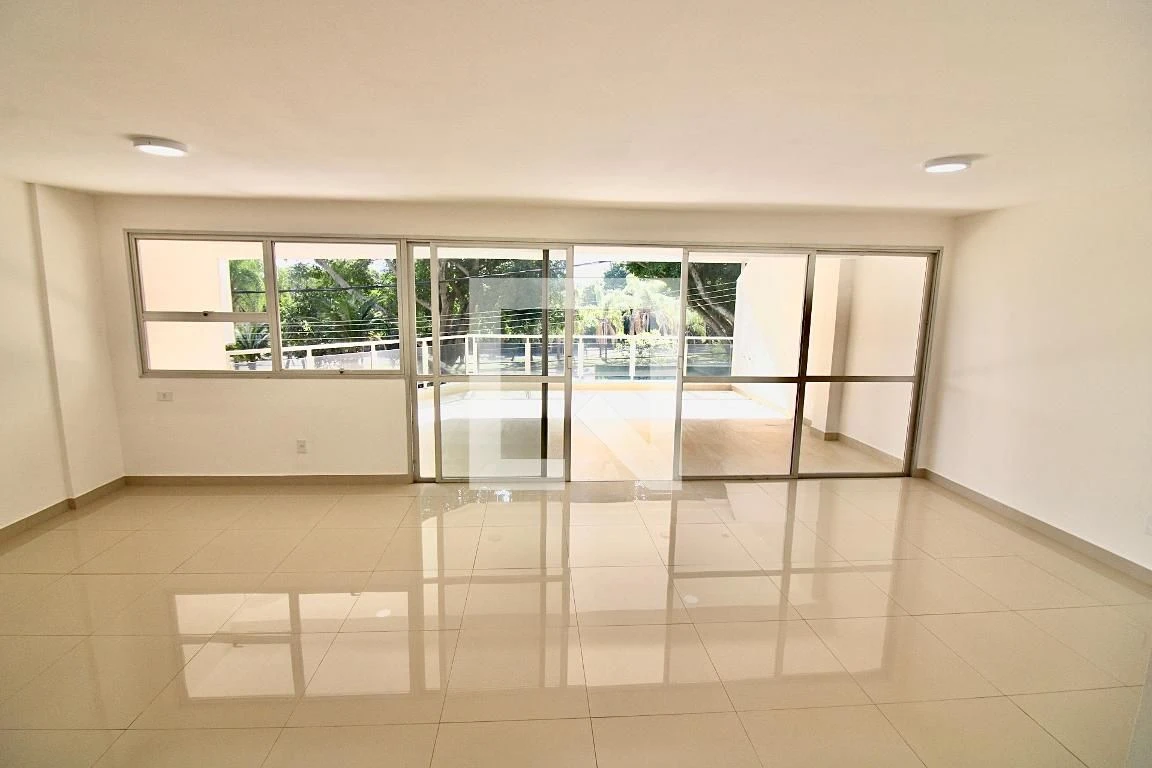 3-bedroom apartment, 1 with its own bathroom, 200 m² — photo 10