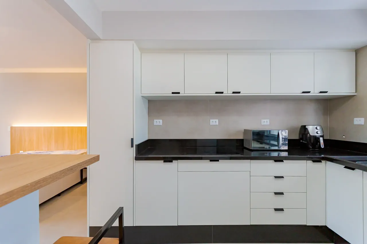 Furnished studio with glass shower and 1 parking spot — photo 3