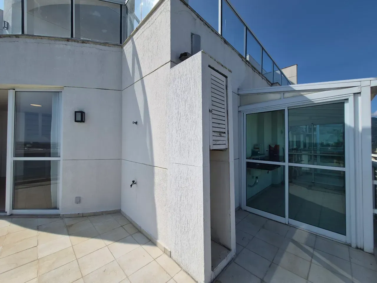 Duplex with 225 m², 3 bedrooms, and open-plan kitchen — photo 38