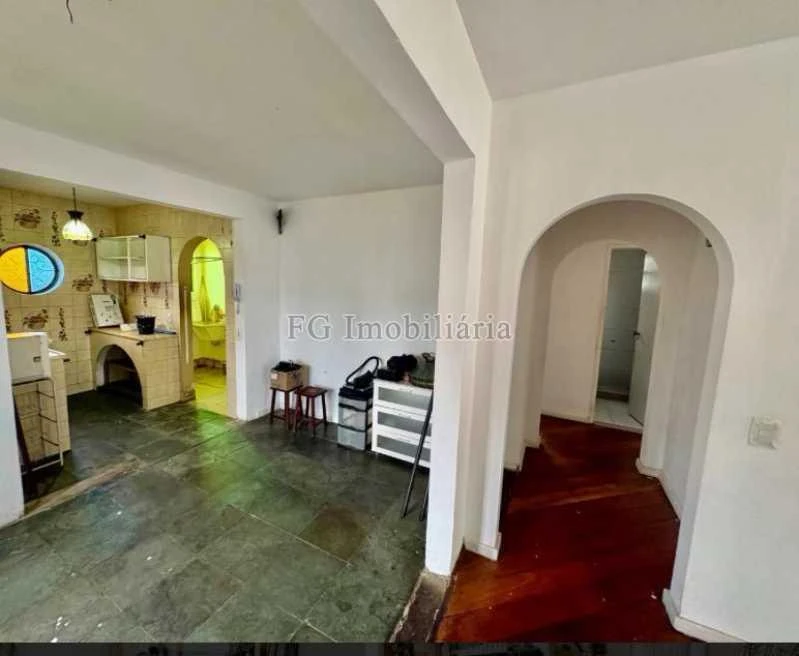 Casa com 5 quartos, cozinha a gás e 1 vaga — photo 13