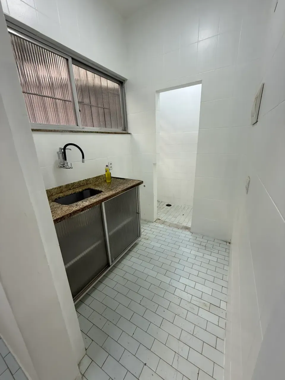 Apartamento sem vaga, 1 quarto e 1 banheiro, cozinha fechada — photo 2