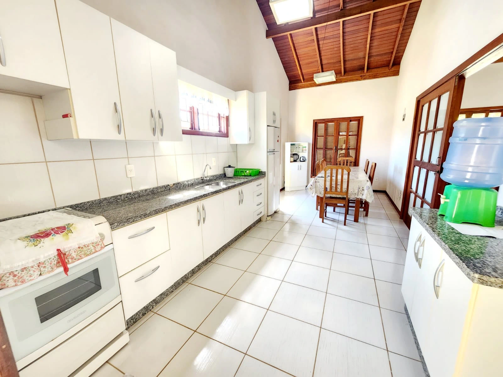 Casa de 3 dormitorios, 1 con baño propio, 131 m² — photo 2