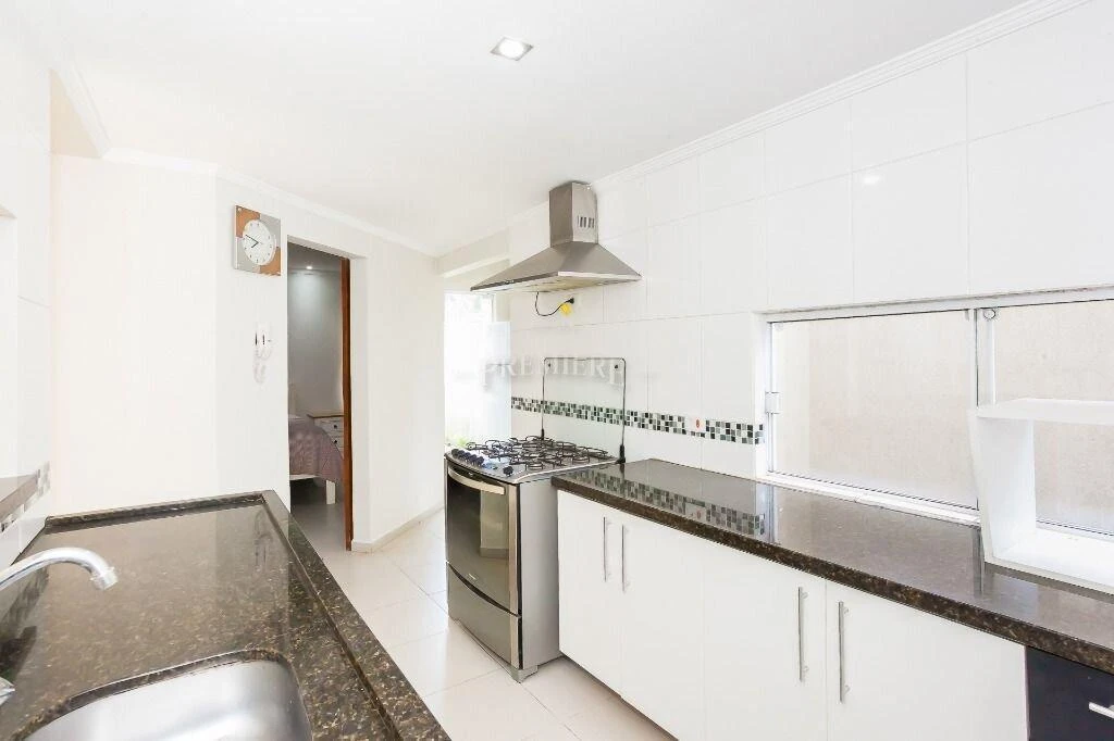 4-bedroom house with a walk-in closet in Curitiba — photo 4