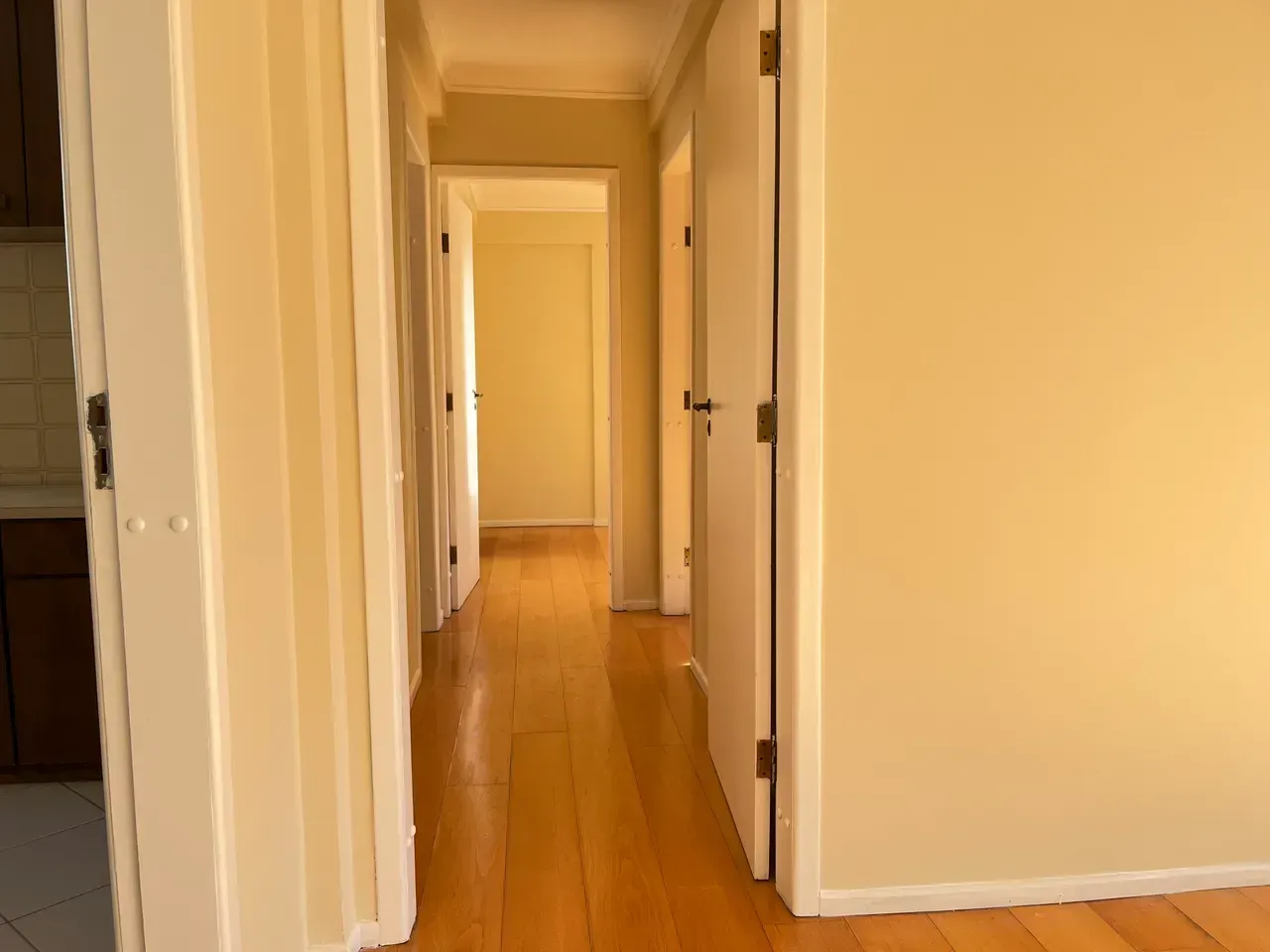 Unfurnished 2-bedroom apartment with parking space — photo 6