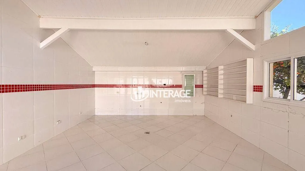 Condo house with private garden and laundry area — photo 19