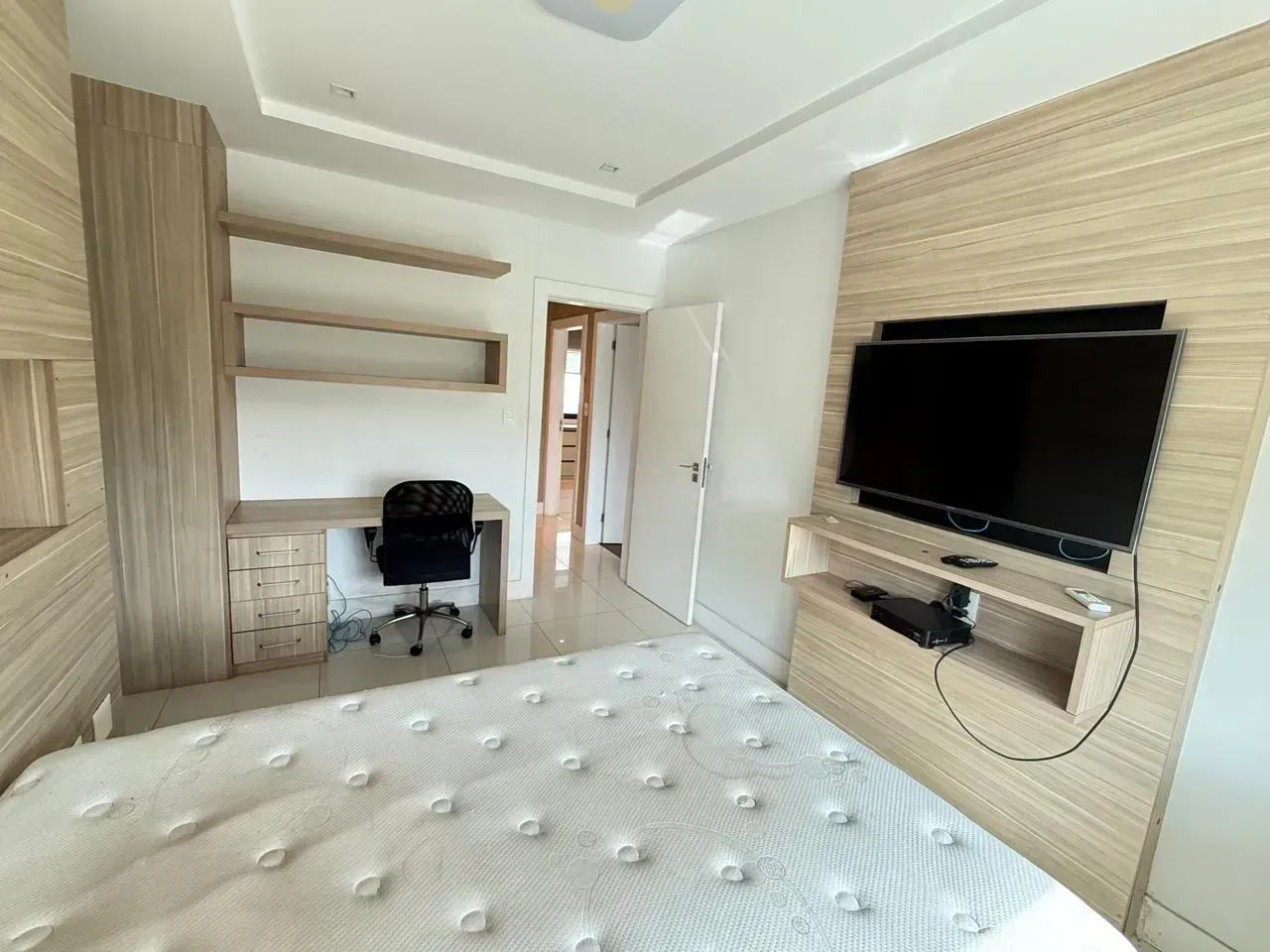 Furnished house with open-plan kitchen, 380 m² — photo 32