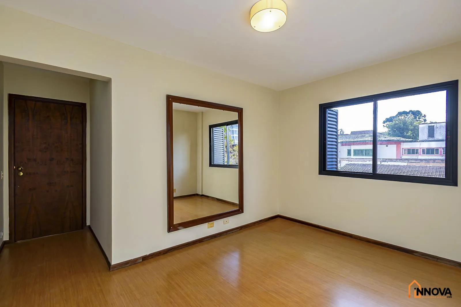 Незмебльована квартира з 3 кімнатами та 187 м² — photo 22