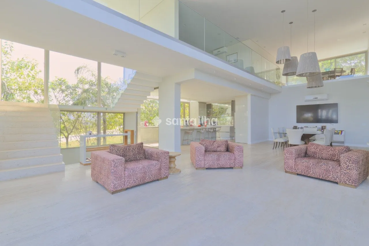 House with 6 en-suite bedrooms and 8 bathrooms, 1350 m² — photo 37