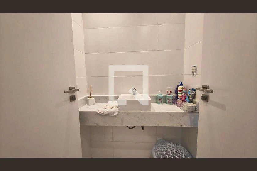 5-bedroom house with a bathtub in Rio de Janeiro — photo 33