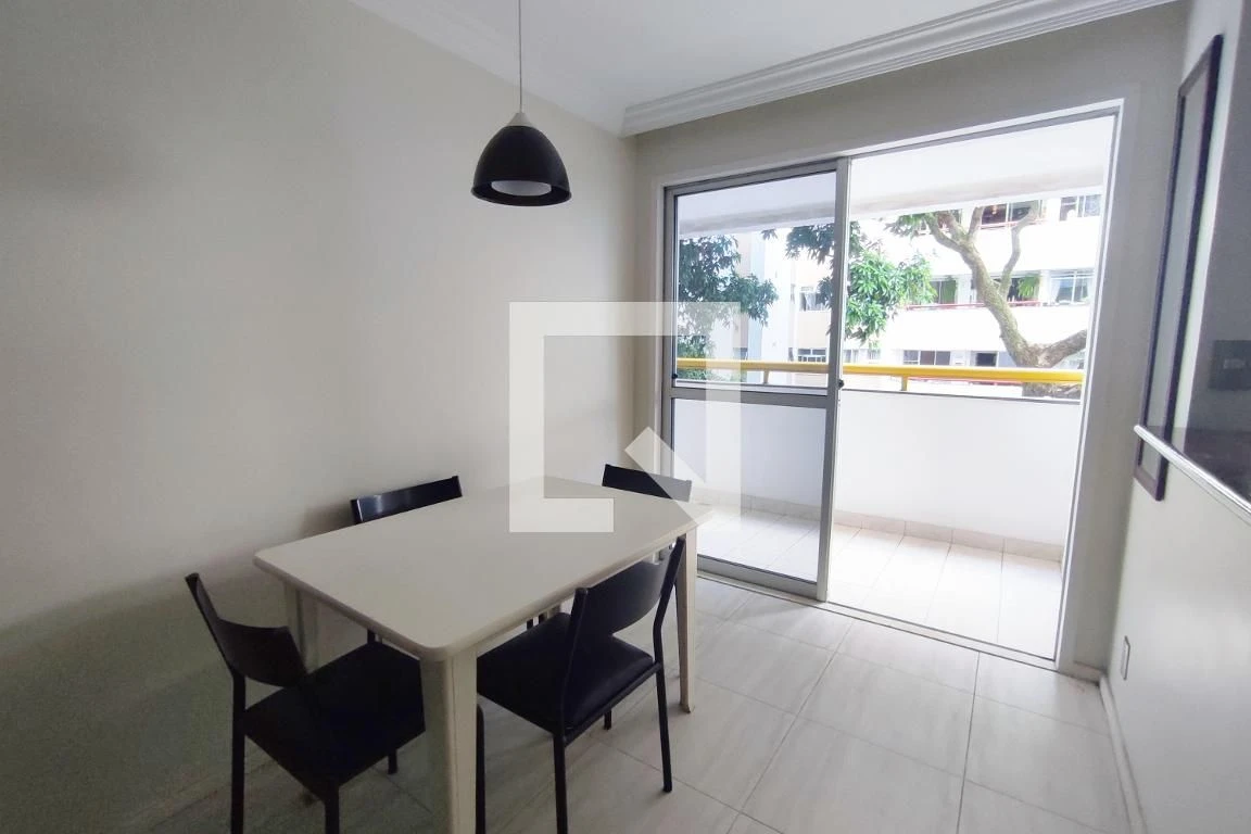 Furnished 2-bedroom apartment with open-plan kitchen — photo 2