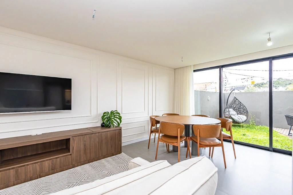 Floor-to-ceiling windows in a 3-bedroom house, 137 m² — photo 5