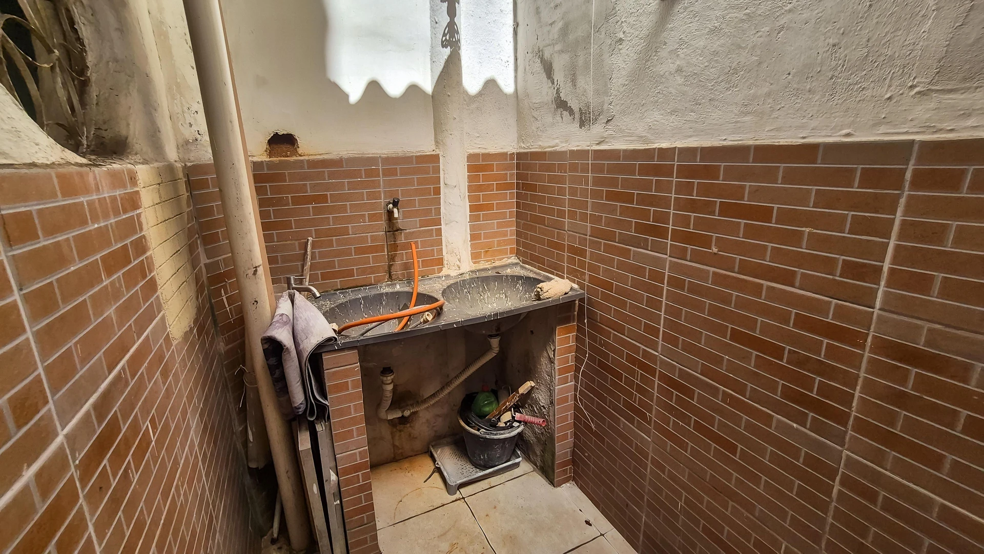 Невмебльована квартира з 2 спальнями та компактною кухнею — photo 21