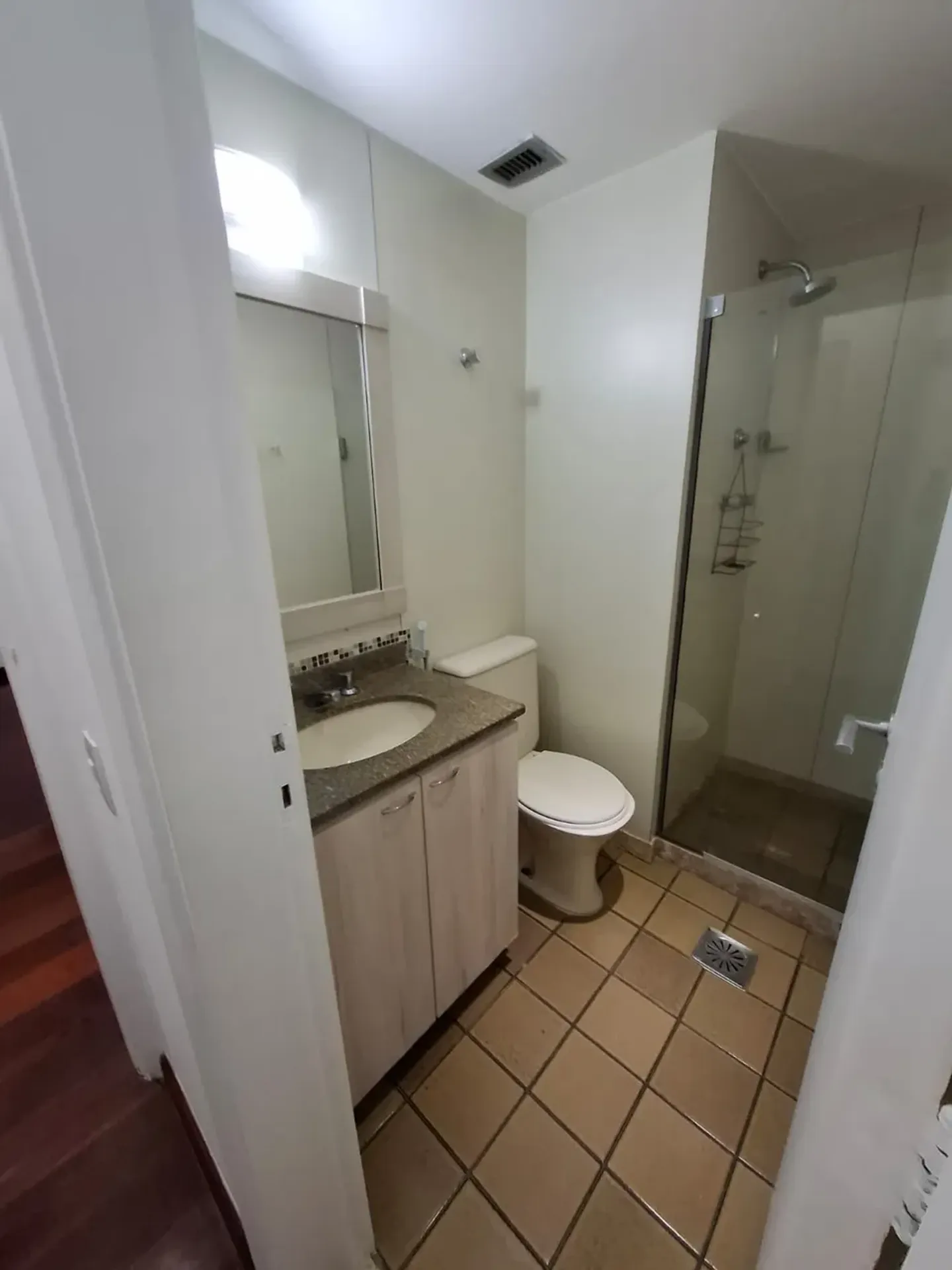 Apartment with 2 bedrooms, 3 bathrooms and a balcony — photo 28
