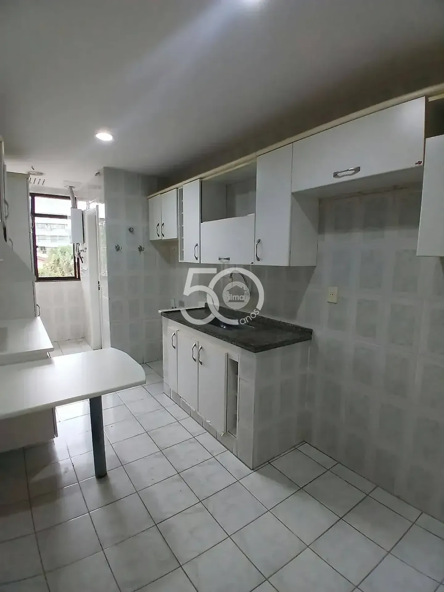 98 m² apartment with 3 bedrooms and 2 garage spaces — photo 13