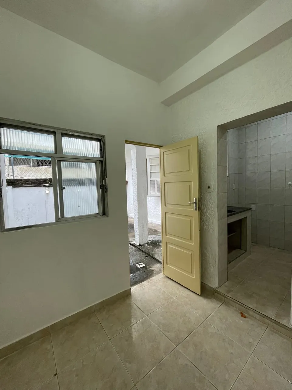 Rental house with 2 bedrooms and 1 bathroom, no parking — photo 10