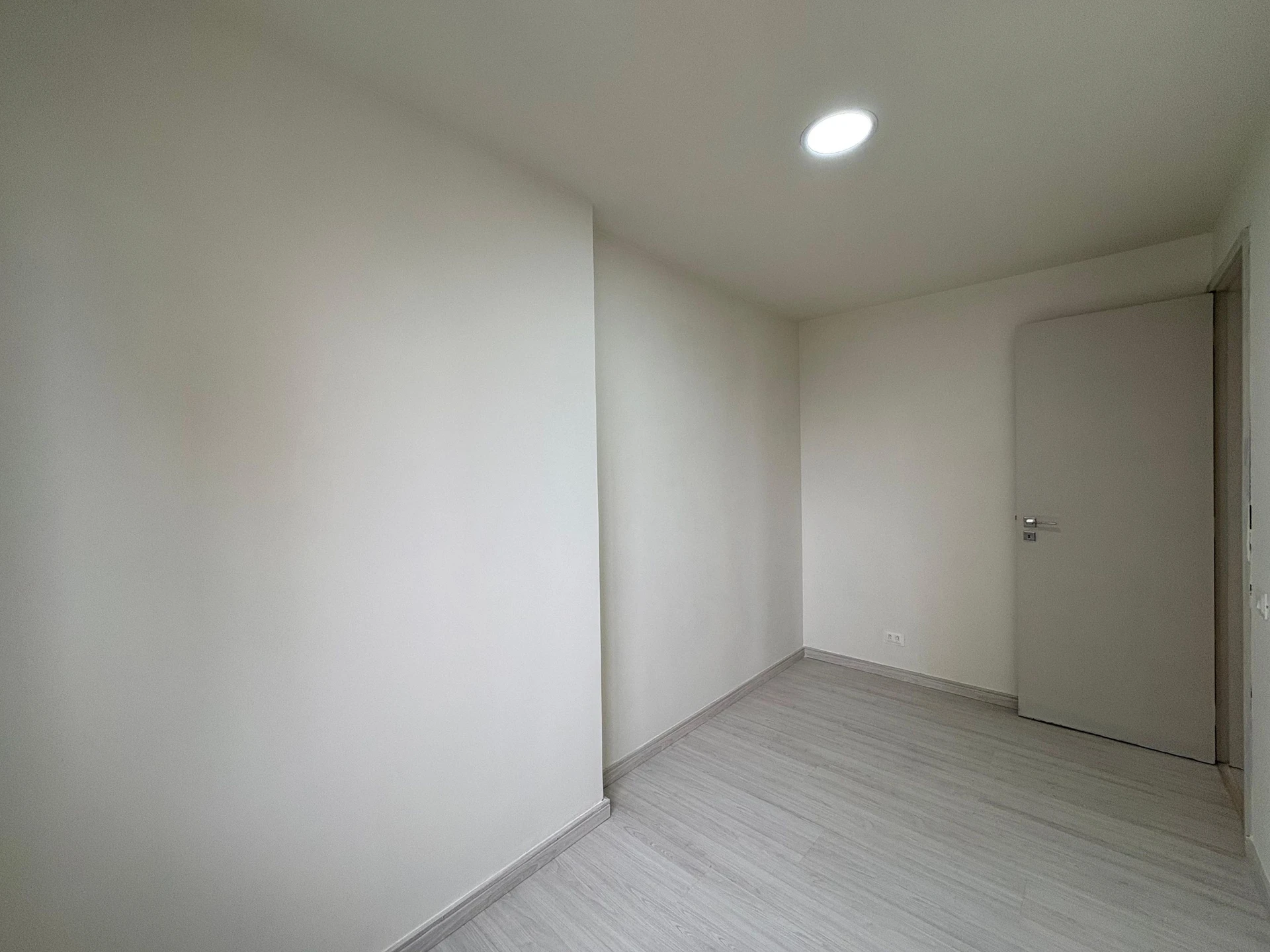 2-bedroom apartment with a glass-enclosed balcony — photo 16