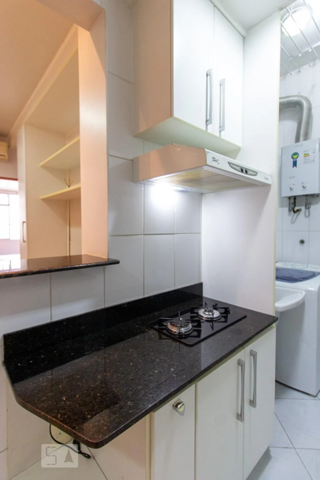 Furnished 1-bedroom apartment with a laundry area — photo 25