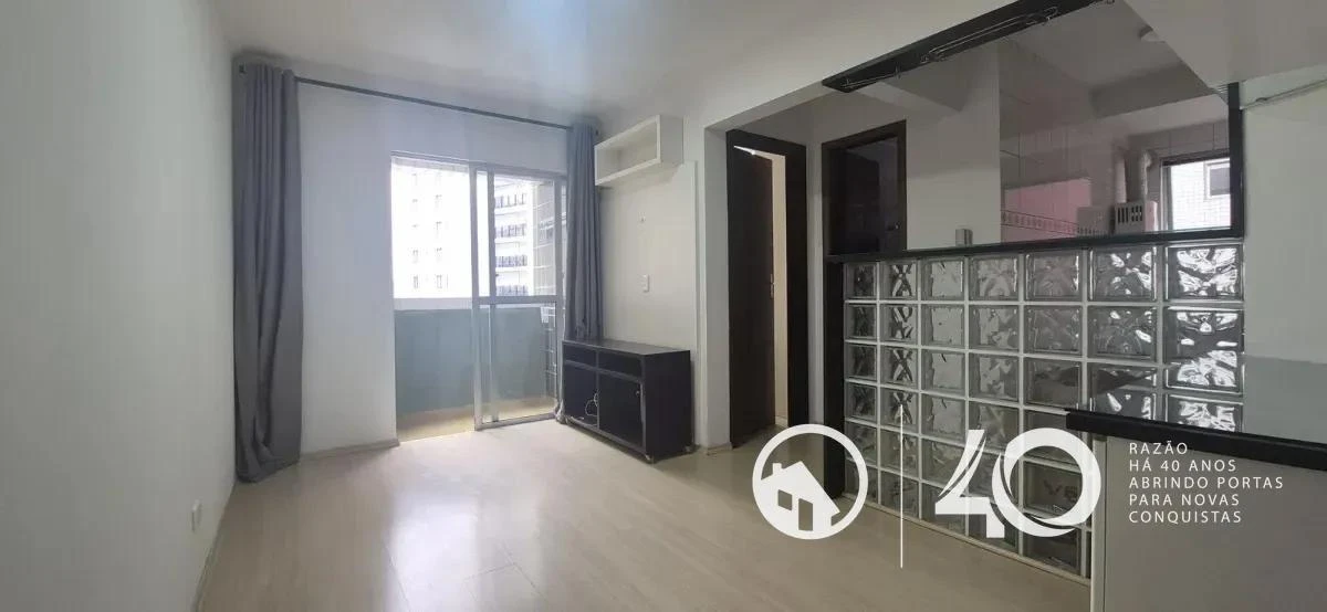 2-bedroom apartment with wood or laminate floors in Curitiba — photo 6