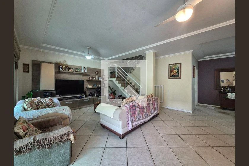 245 m² house with 3 en-suite bedrooms and 2 parking — photo 2