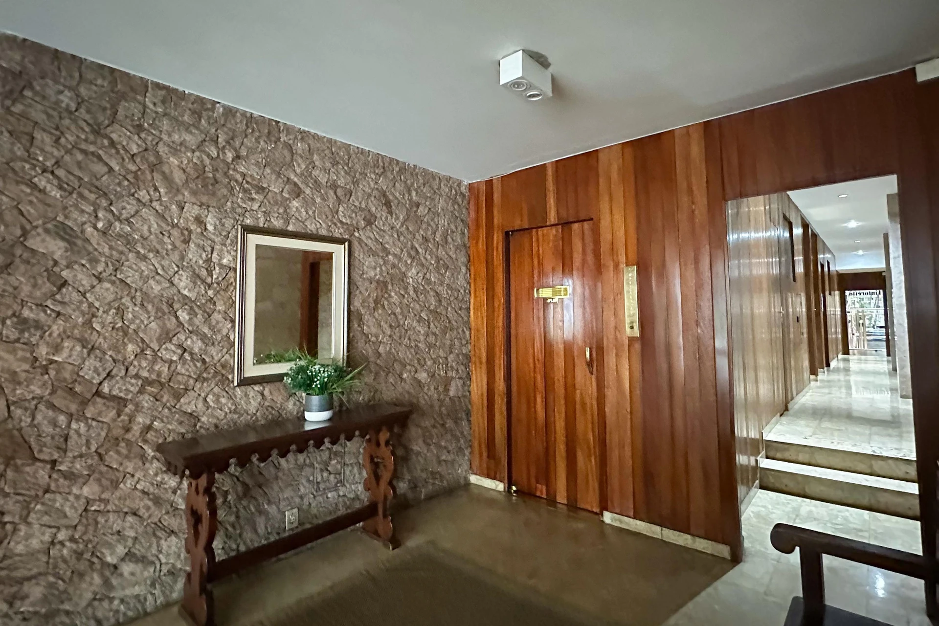 Unfurnished apartment with 3 bedrooms and 4 bathrooms — photo 7