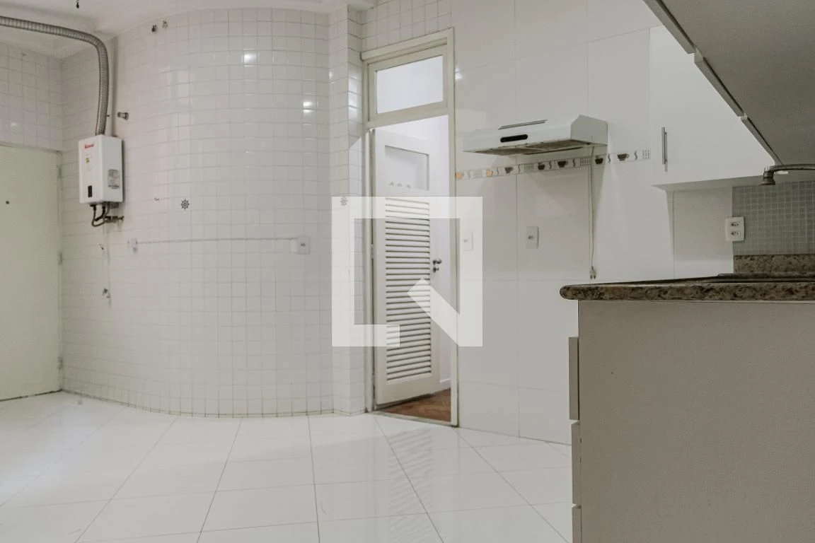 Apartment, 116 m², with wood or laminate floors — photo 2
