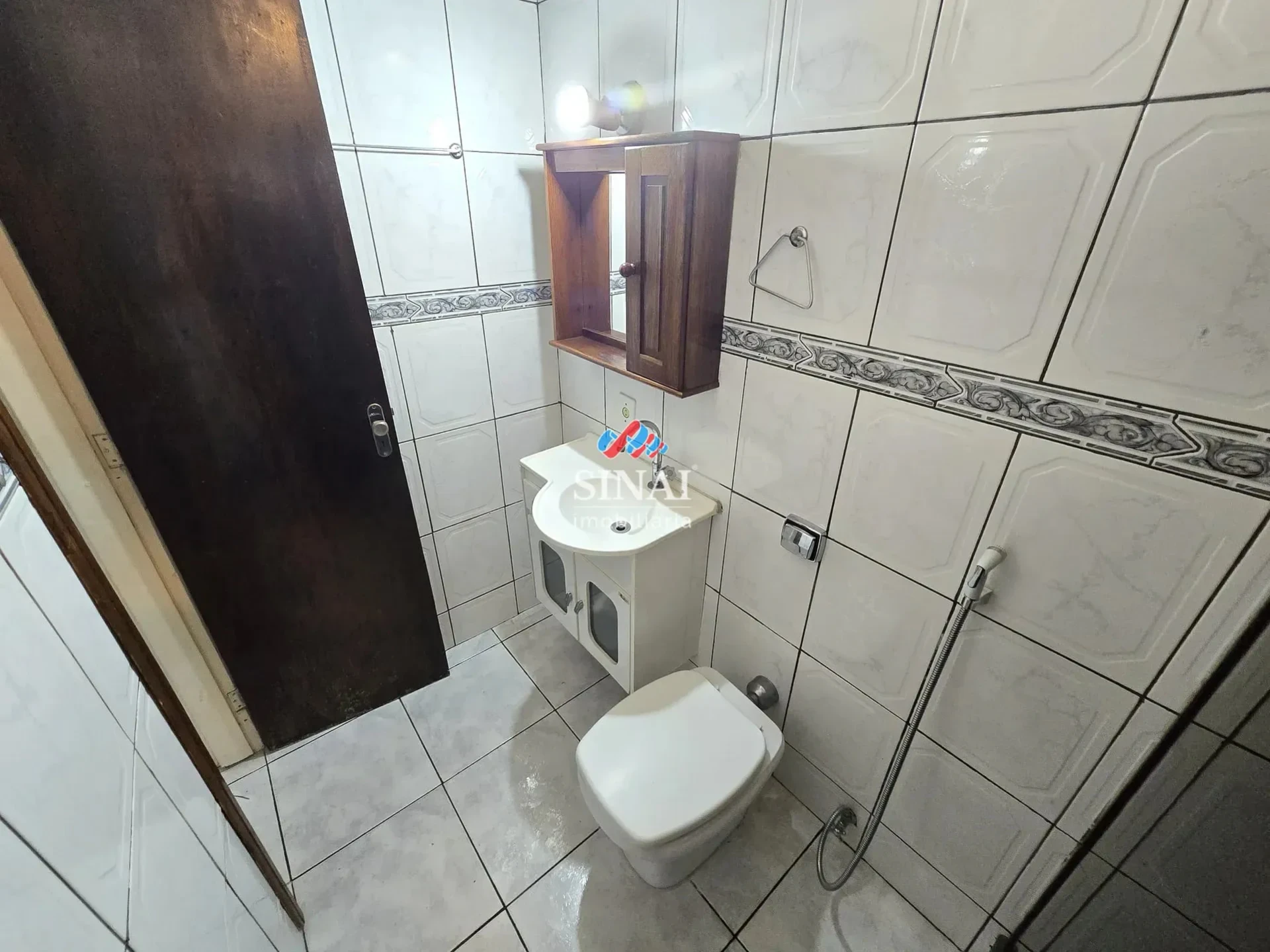 2-bedroom apartment with wood or laminate floors — photo 17