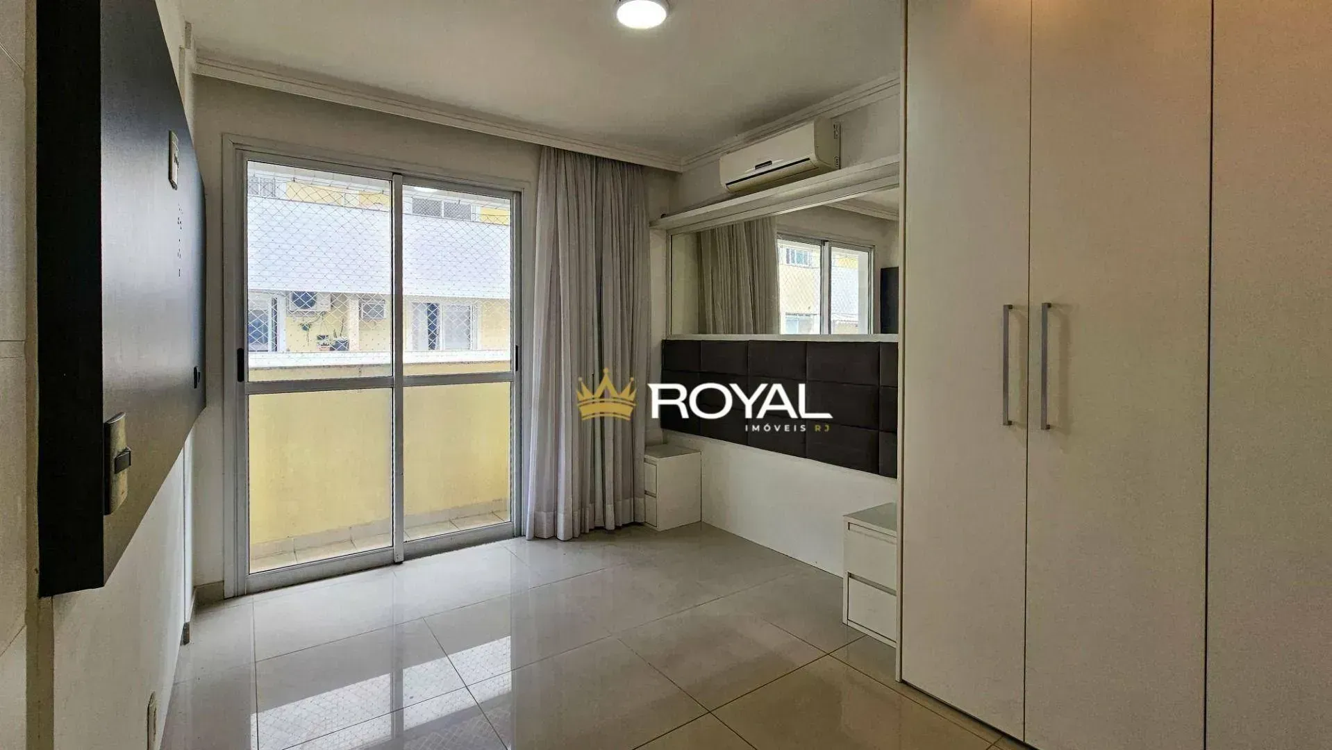 2-bedroom apartment with a glass-enclosed balcony — photo 2