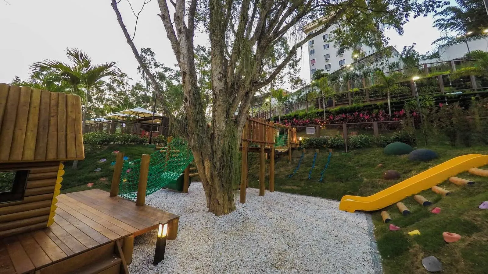 Apartment with 2 bedrooms, 2 baths and a balcony — photo 37