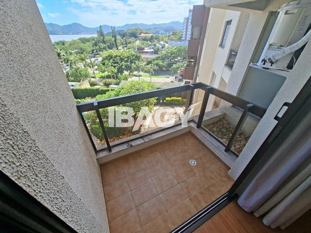 302 m² apartment with a water view and a bathtub — photo 52